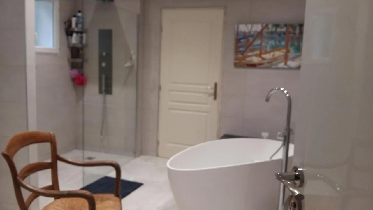 Chambres De La Terre Blanche Sanary-sur-Mer Bed & Breakfast