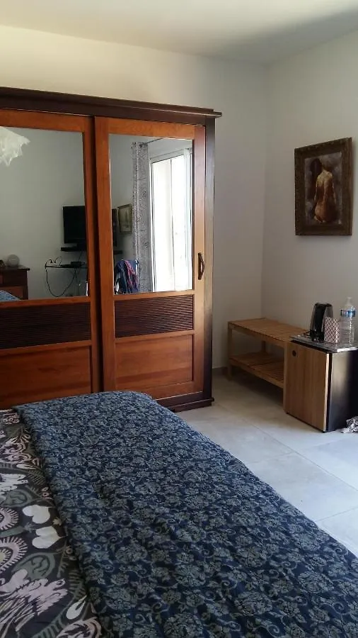 Chambres De La Terre Blanche Sanary-sur-Mer Bed & Breakfast