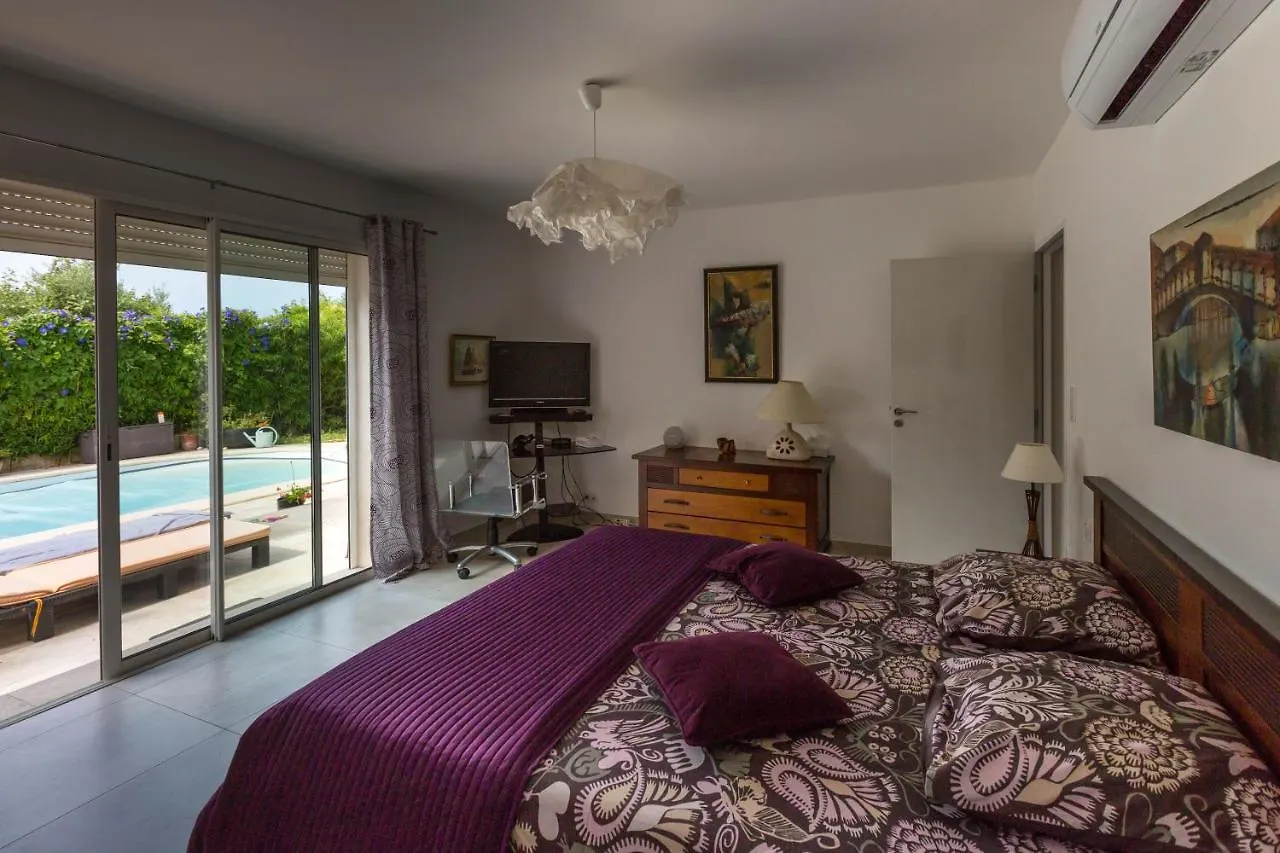 Chambres De La Terre Blanche Sanary-sur-Mer 0*,