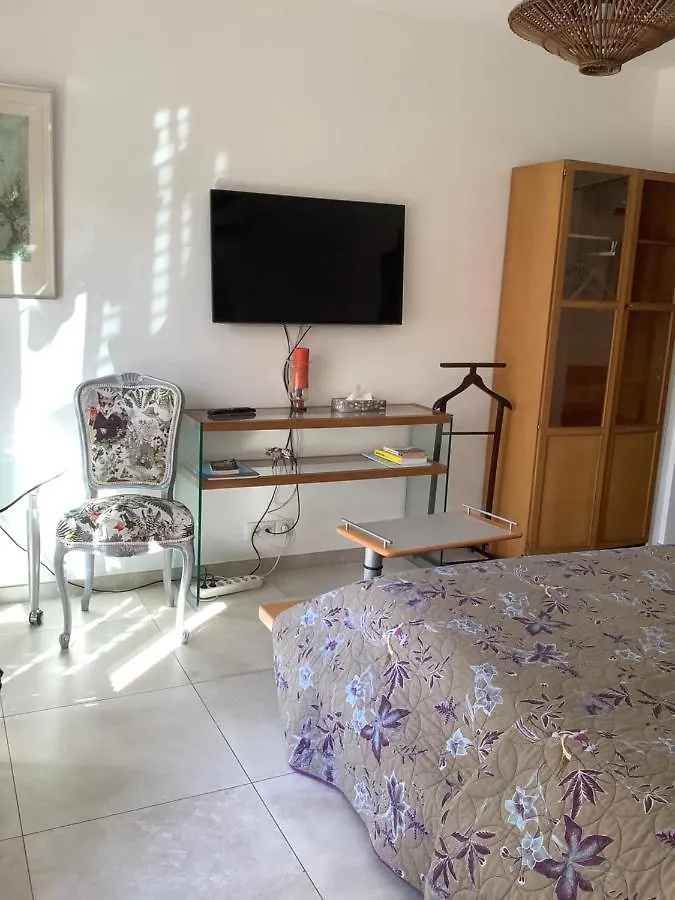 Chambres De La Terre Blanche Sanary-sur-Mer 0*,  France