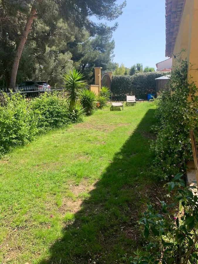 Chambres De La Terre Blanche Sanary-sur-Mer Bed & Breakfast