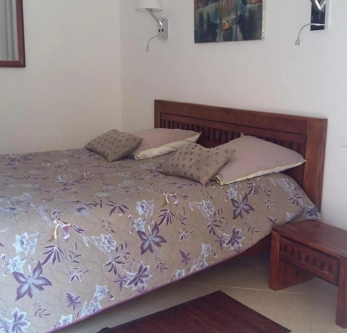Chambres De La Terre Blanche Sanary-sur-Mer Bed & Breakfast