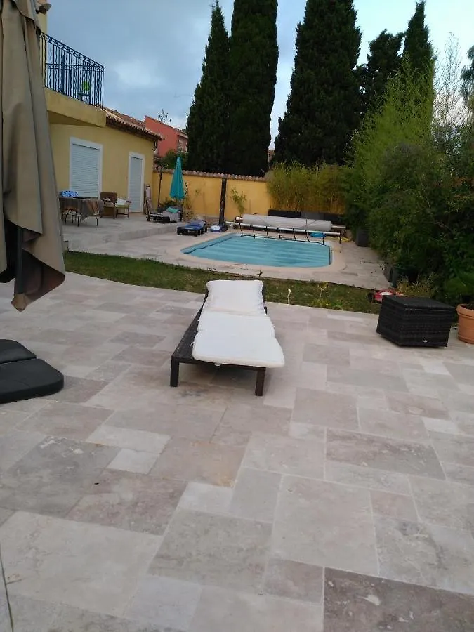 Chambres de la Terre Blanche Sanary-sur-Mer 0*,  France