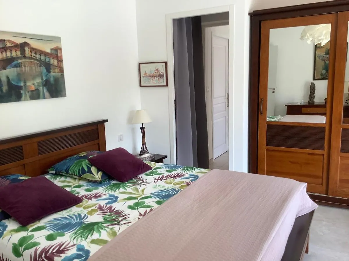 Chambres de la Terre Blanche Sanary-sur-Mer Couette-café