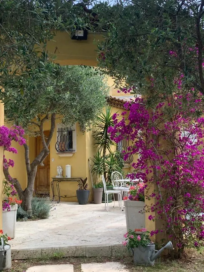 Chambres de la Terre Blanche Sanary-sur-Mer France