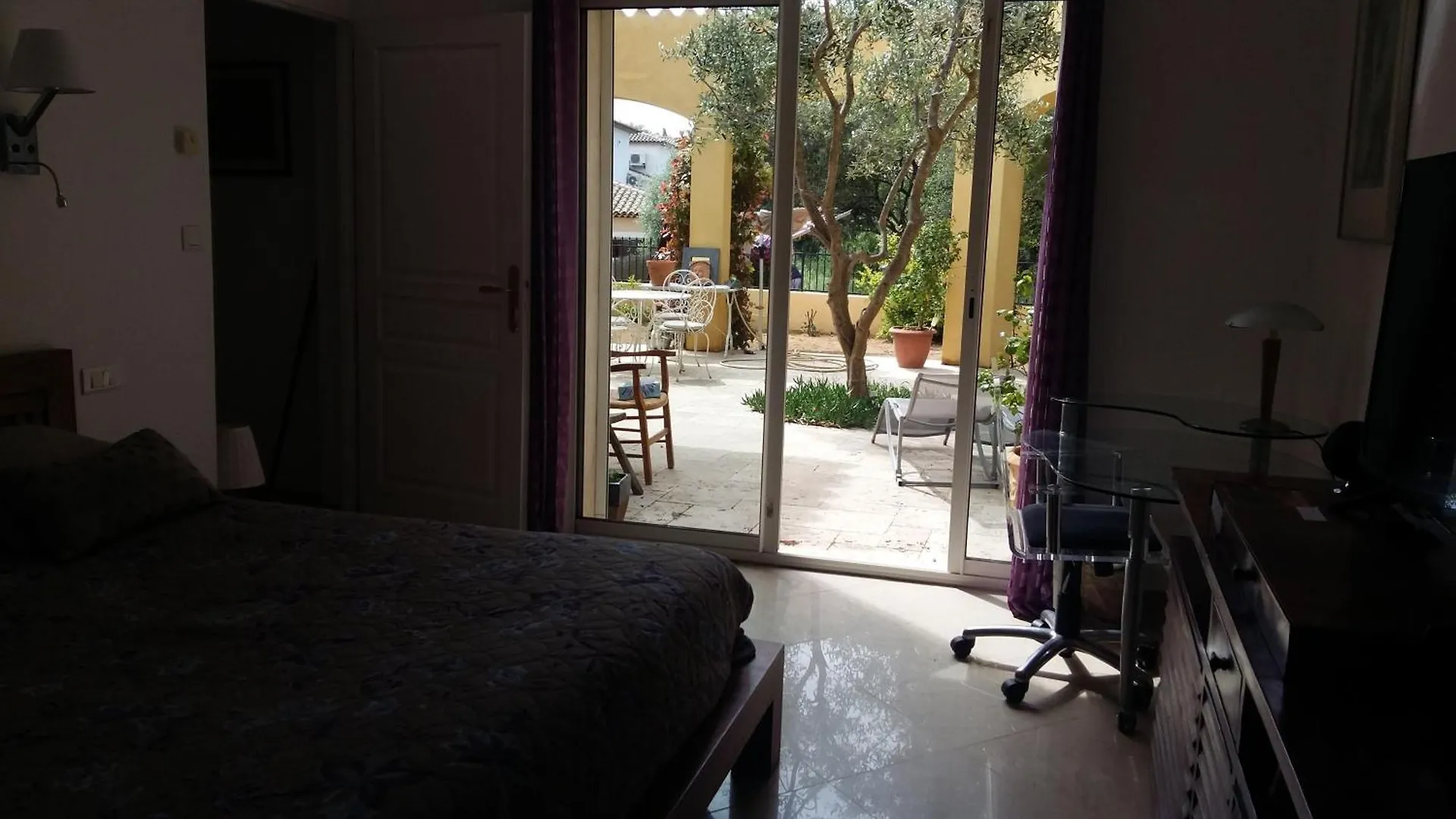 Chambres de la Terre Blanche Sanary-sur-Mer 0*,
